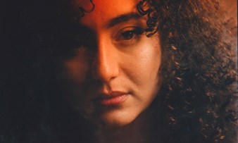 Feb21 KZ Toneelschuur Hedda F Tengbeh Kamara & E.V.A. Studio PF 150 Dpi Liggend