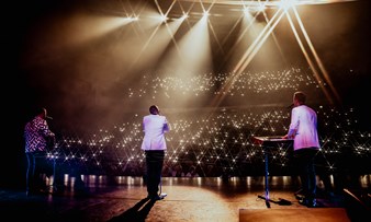 Nov06 GZ Bee Gees By MAINCOURSE You Should Be Dancing F SHOTBYPHAE SF (1) (1)